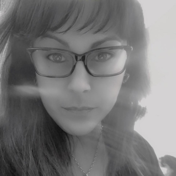 Meet your Posher, Erica - Picture 1 of 1